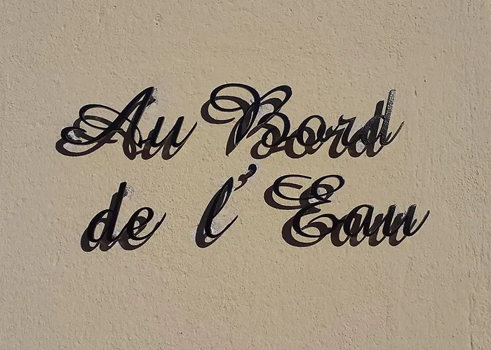 Au Bord de L'Eau